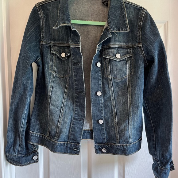 Full Sleeve Cropped Denim Jacket by New York & Company . Medium - Picture 1 of 4